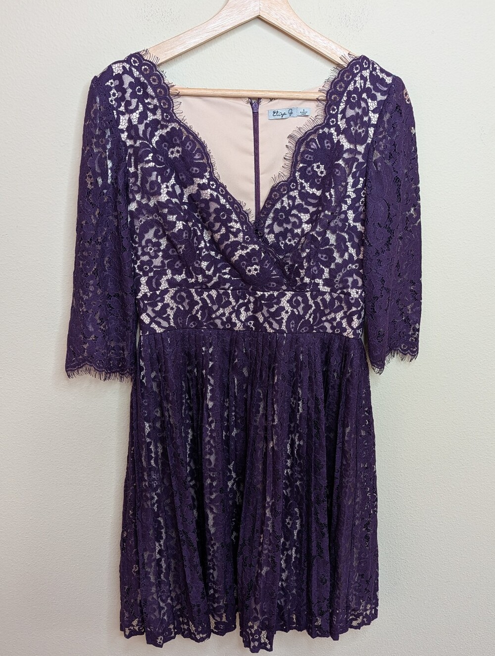 Eliza J Purple Lace Overlay Cocktail Dress Women's Size 6 V-Neck